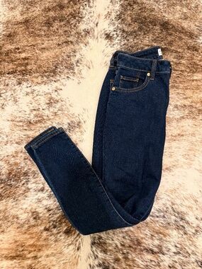 Abercrombie Curve Love Dark Wash Skinny Jeans – Short Fit – Like New